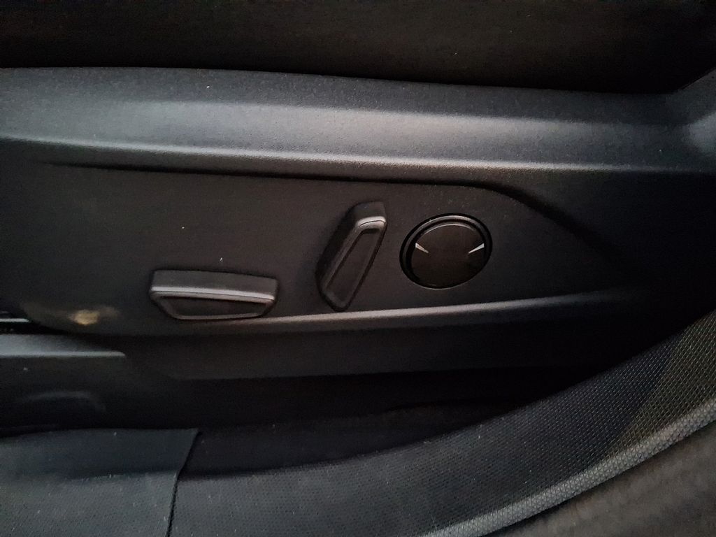 Thumbnail: 2022 Ford Mustang Mach-E - 17