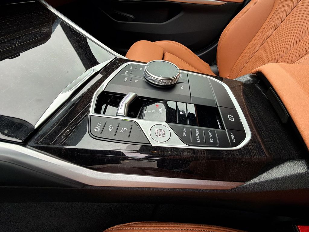 Thumbnail: 2024 BMW 3 Series - 16
