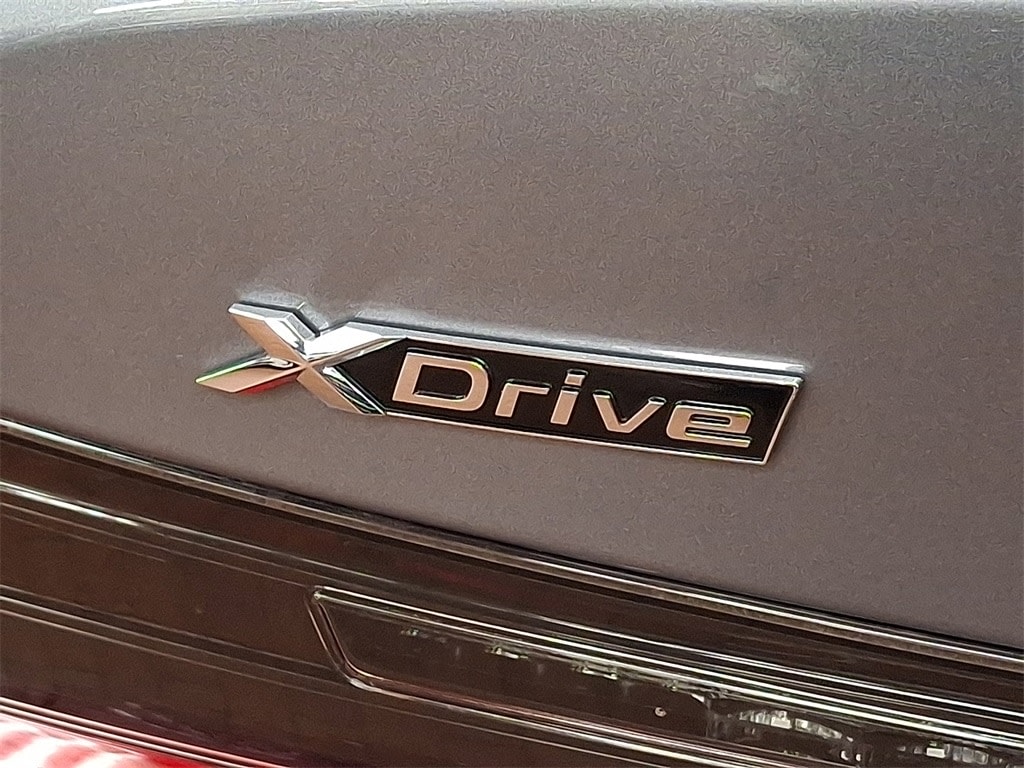 Thumbnail: 2025 BMW 3 Series - 6