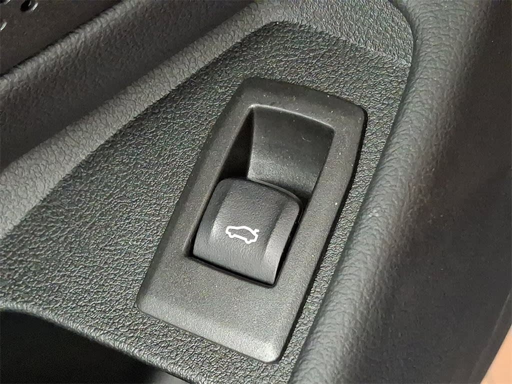 Thumbnail: 2025 BMW 3 Series - 28