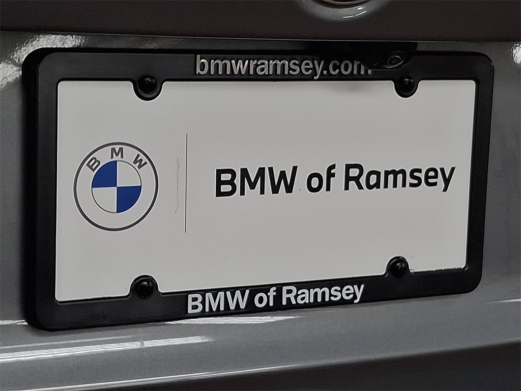 Thumbnail: 2025 BMW 3 Series - 12