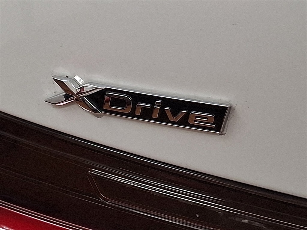 Thumbnail: 2025 BMW 3 Series - 4