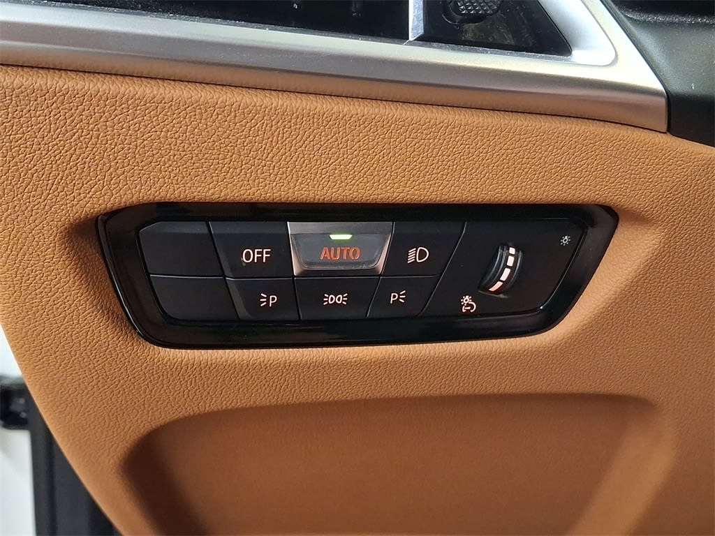 Thumbnail: 2025 BMW 3 Series - 25