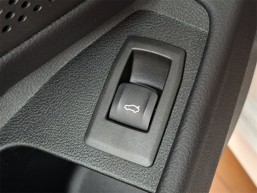 Thumbnail: 2025 BMW 3 Series - 26