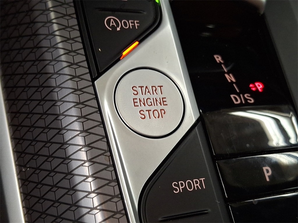 Thumbnail: 2025 BMW 3 Series - 22