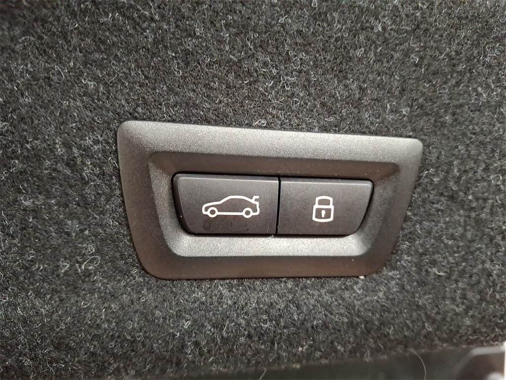 Thumbnail: 2025 BMW 3 Series - 28