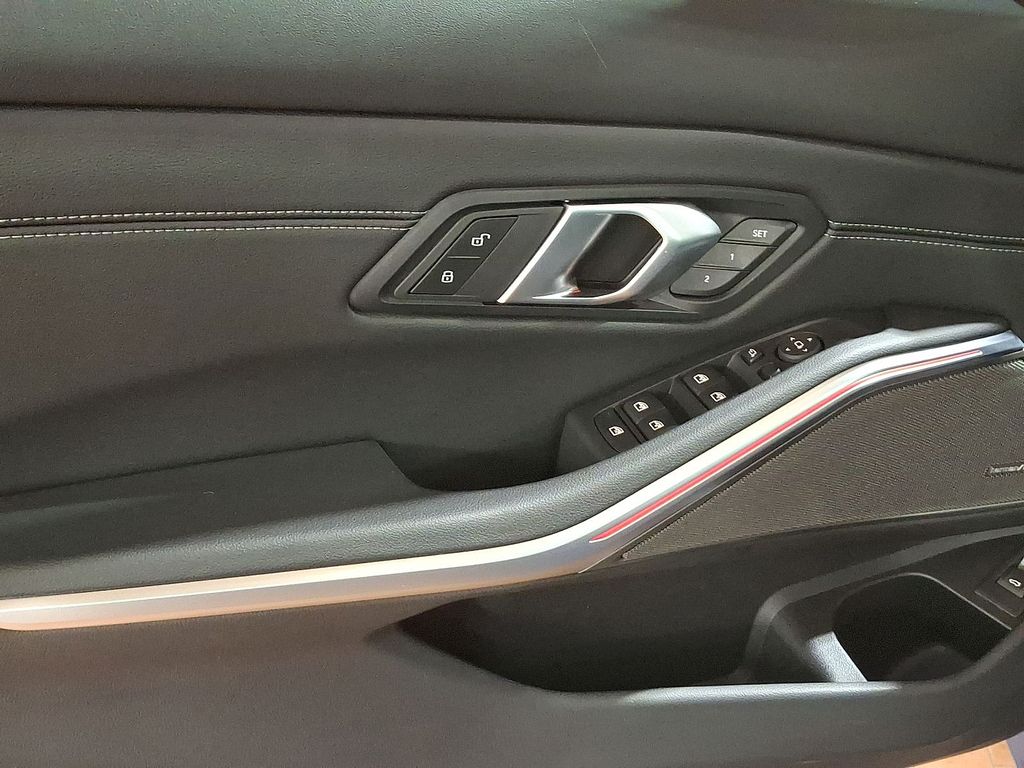 Thumbnail: 2024 BMW 3 Series - 16