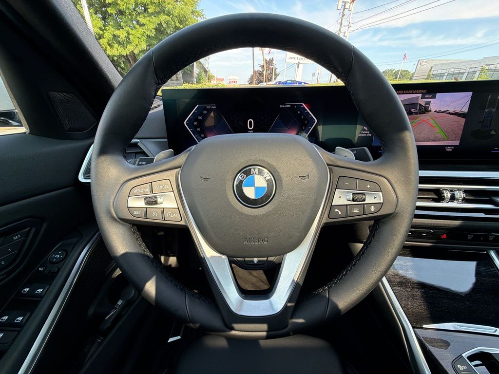 Thumbnail: 2024 BMW 3 Series - 10