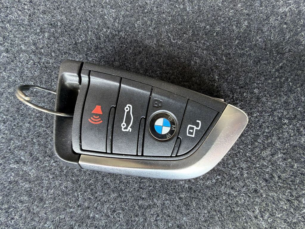 Thumbnail: 2024 BMW 3 Series - 18