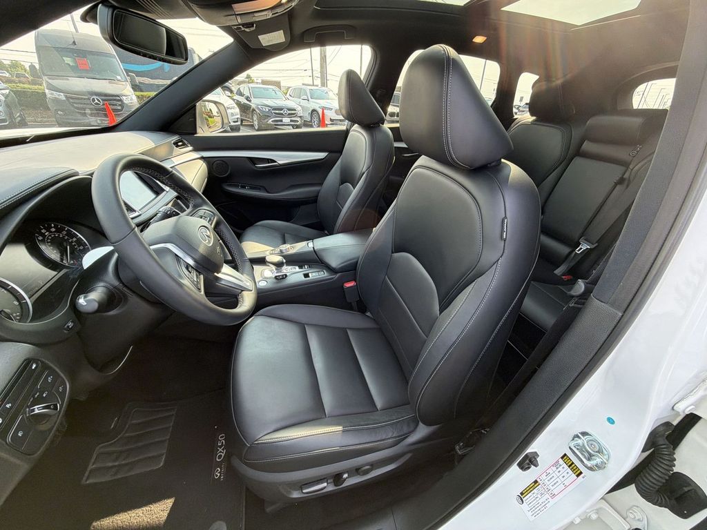 Thumbnail: 2021 INFINITI QX50 - 12