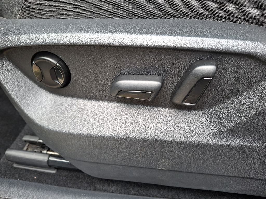 Thumbnail: 2019 Volkswagen Tiguan - 16