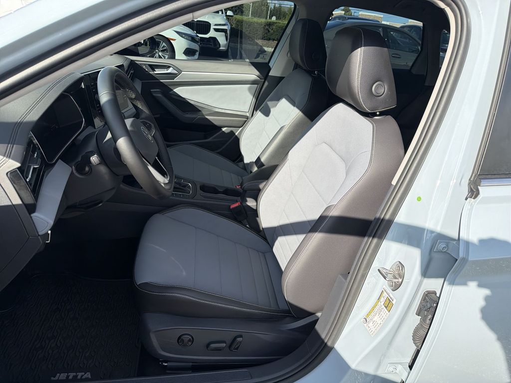 Thumbnail: 2025 Volkswagen Jetta - 11