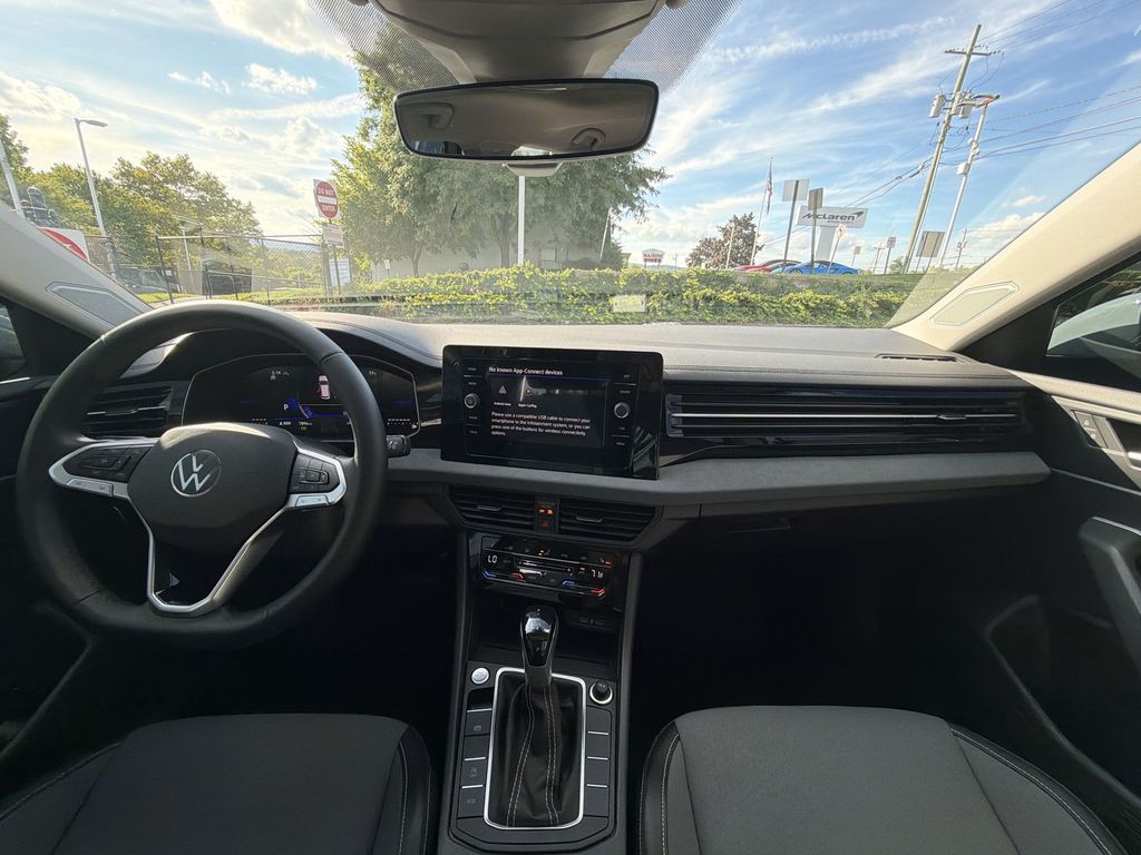 Thumbnail: 2025 Volkswagen Jetta - 2