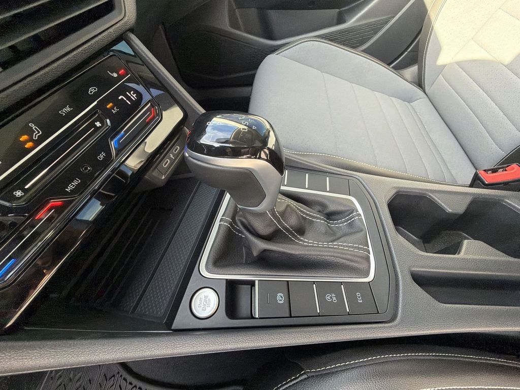 Thumbnail: 2025 Volkswagen Jetta - 15