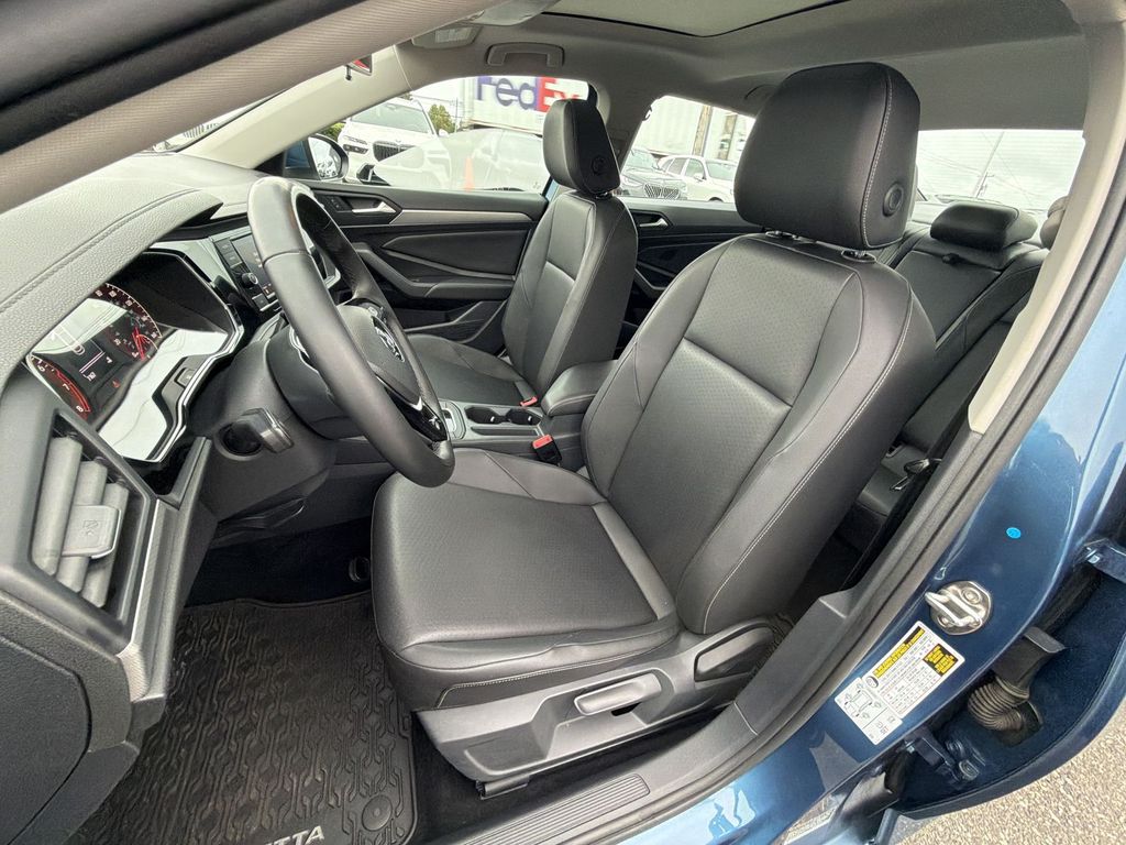 Thumbnail: 2019 Volkswagen Jetta - 12