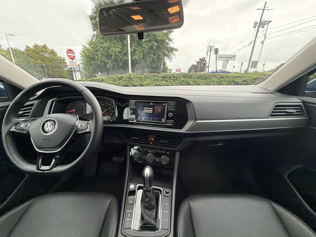 Thumbnail: 2019 Volkswagen Jetta - 2