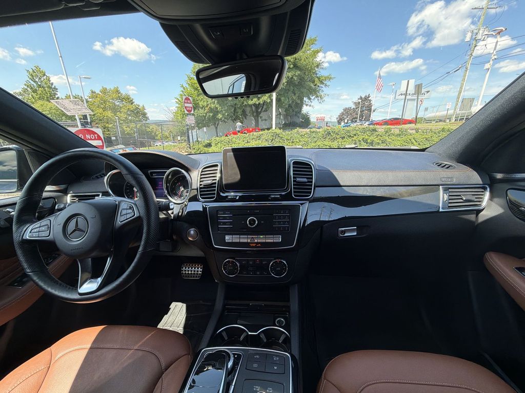 Thumbnail: 2016 Mercedes-Benz GLE - 2