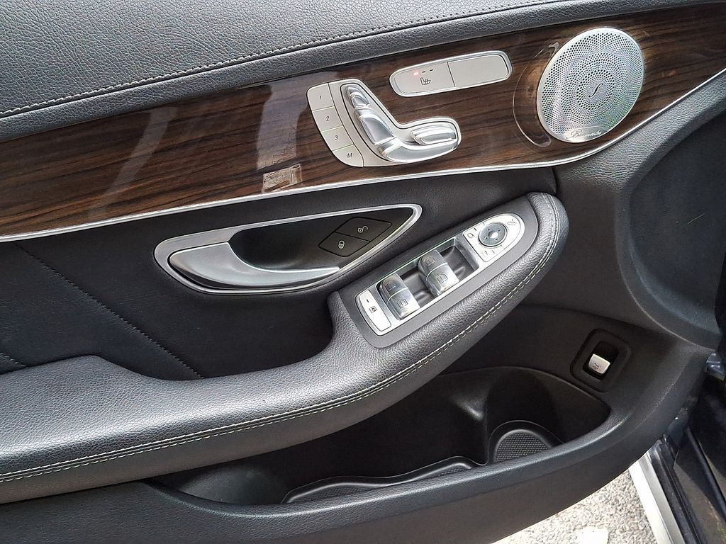 Thumbnail: 2017 Mercedes-Benz C-Class - 18