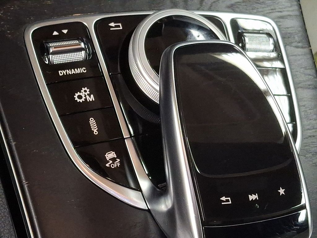 Thumbnail: 2017 Mercedes-Benz C-Class - 9