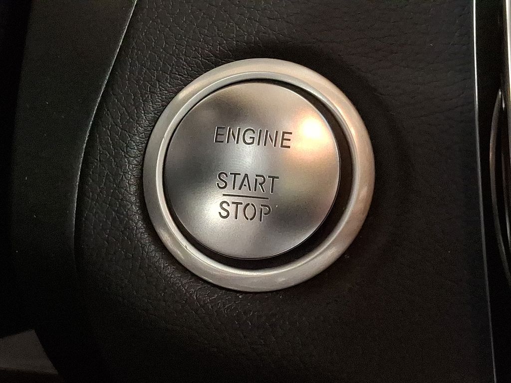 Thumbnail: 2017 Mercedes-Benz C-Class - 21