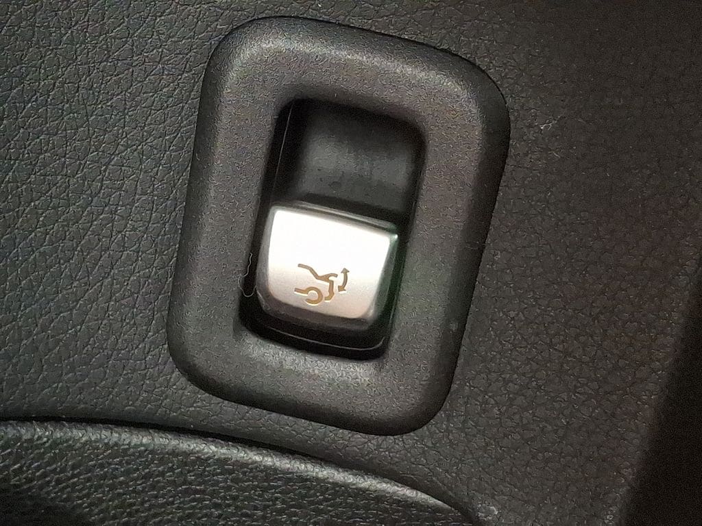 Thumbnail: 2017 Mercedes-Benz C-Class - 25