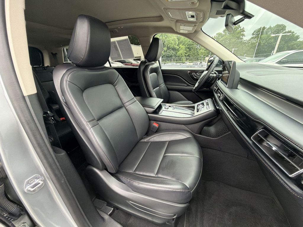 Thumbnail: 2023 Lincoln Aviator - 28
