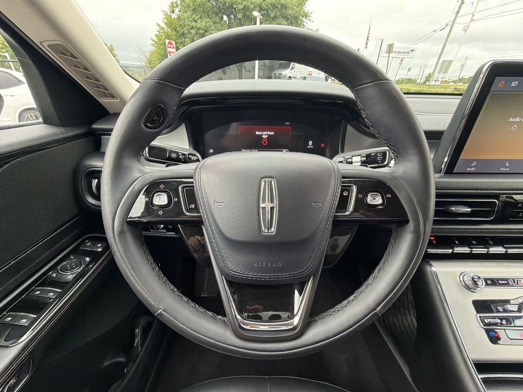Thumbnail: 2023 Lincoln Aviator - 10