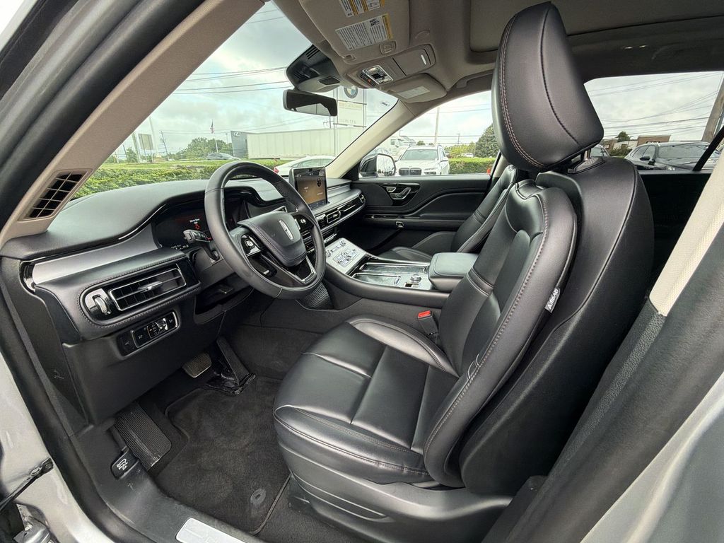 Thumbnail: 2023 Lincoln Aviator - 11