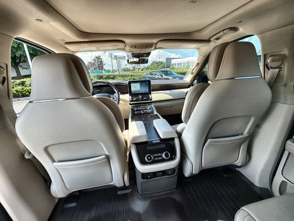 Thumbnail: 2019 Lincoln Navigator - 26