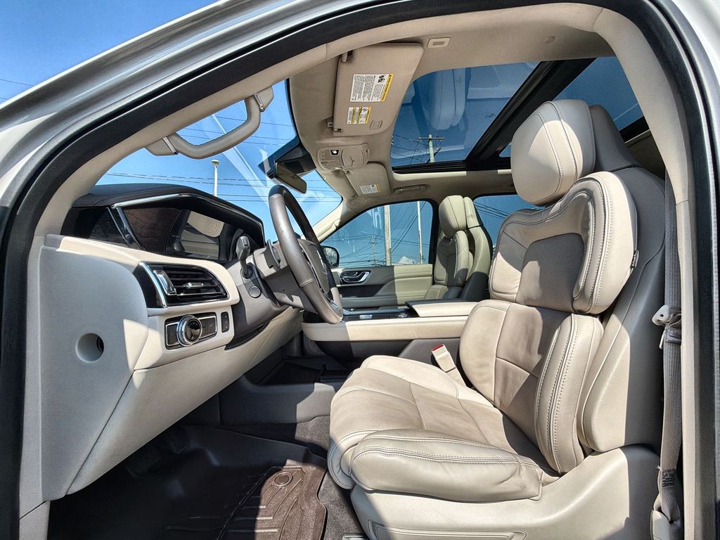 Thumbnail: 2019 Lincoln Navigator - 12