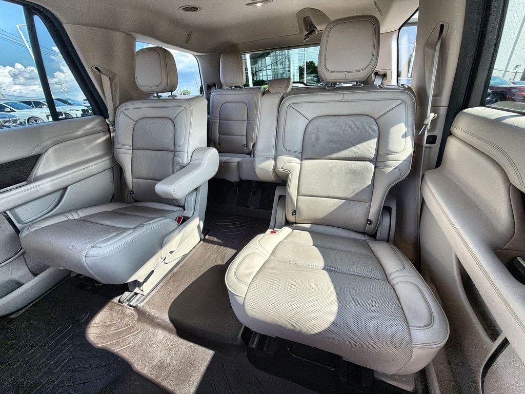 Thumbnail: 2019 Lincoln Navigator - 13