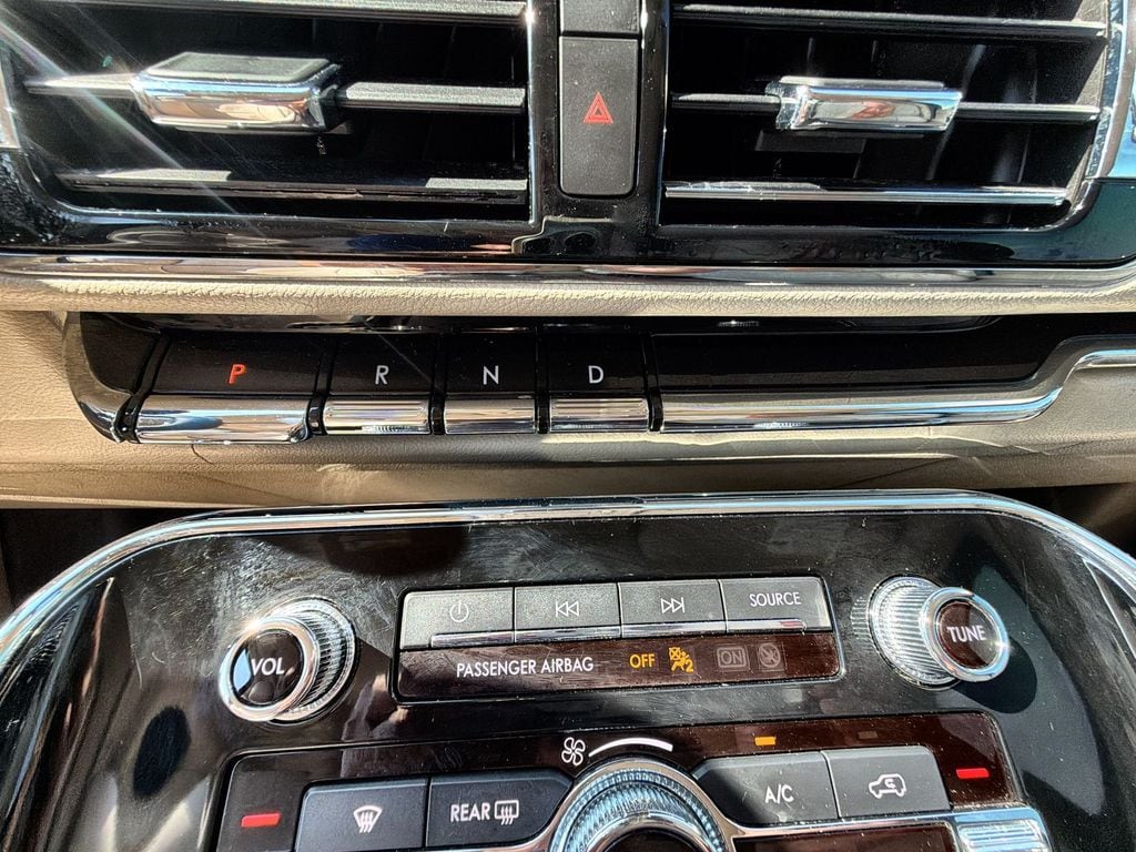 Thumbnail: 2019 Lincoln Navigator - 28