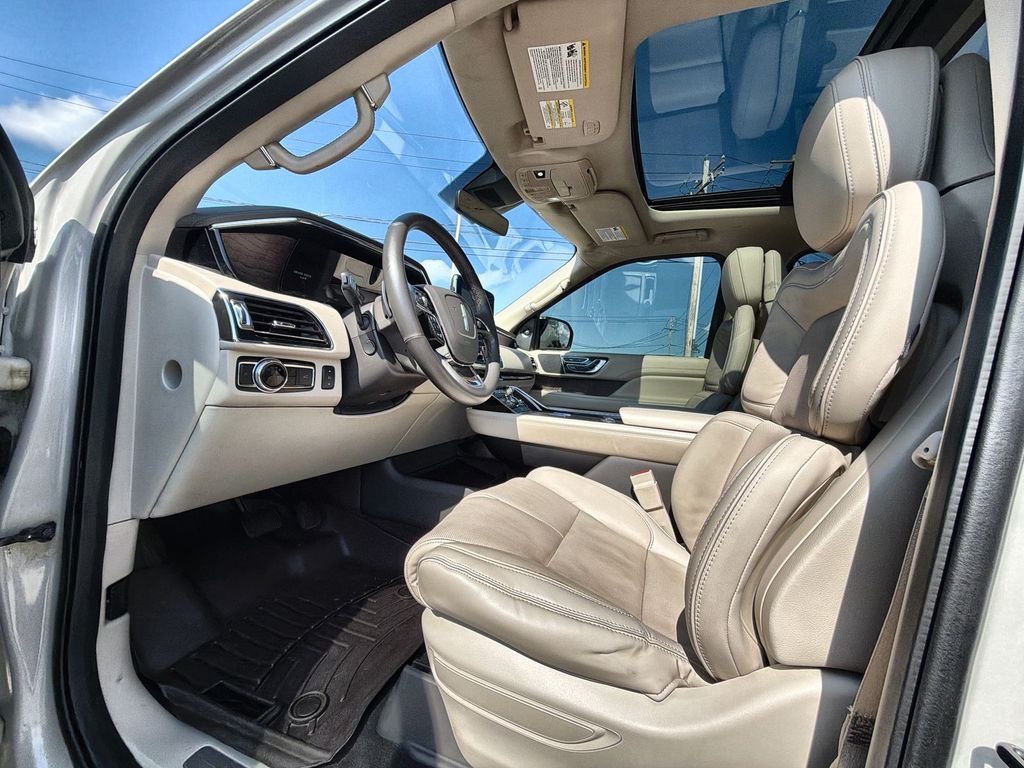 Thumbnail: 2019 Lincoln Navigator - 11