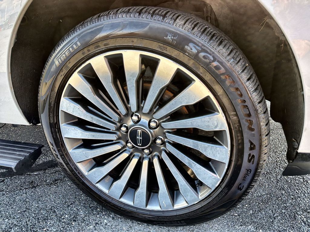Thumbnail: 2019 Lincoln Navigator - 8