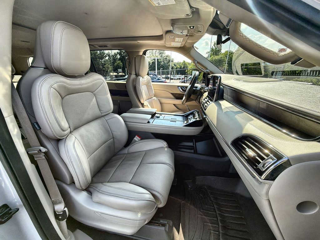 Thumbnail: 2019 Lincoln Navigator - 27
