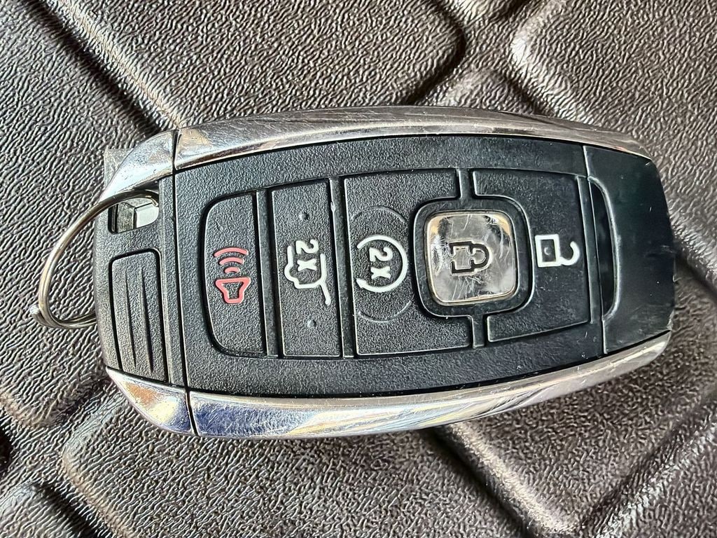 Thumbnail: 2019 Lincoln Navigator - 16