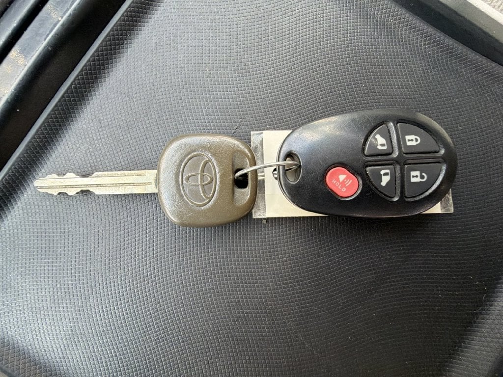Thumbnail: 2012 Toyota Sienna - 17