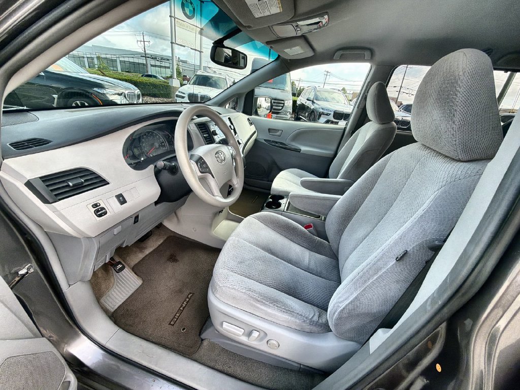 Thumbnail: 2012 Toyota Sienna - 11