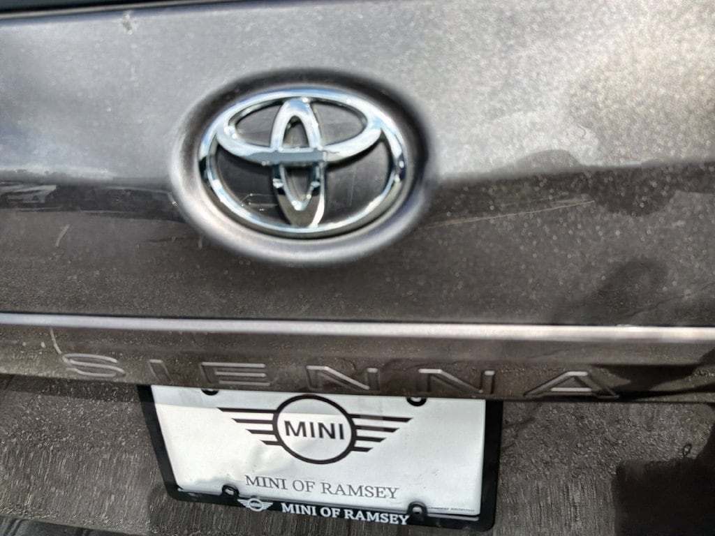 Thumbnail: 2012 Toyota Sienna - 7