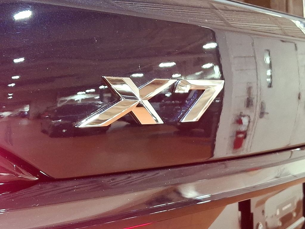 Thumbnail: 2026 BMW X7 - 24