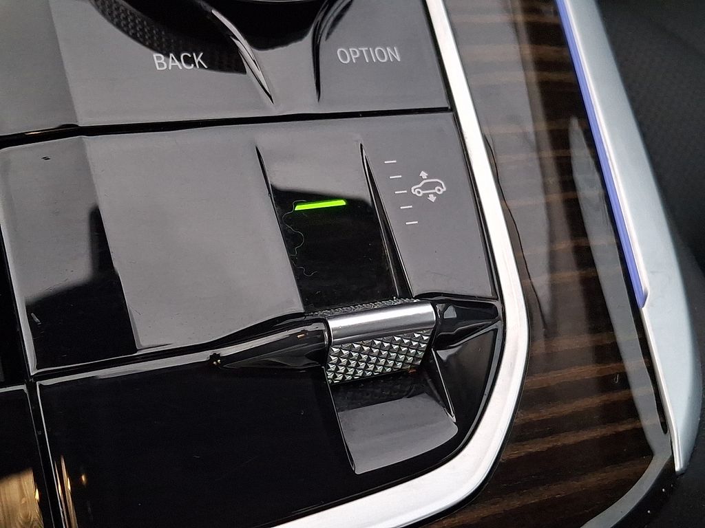 Thumbnail: 2023 BMW X7 - 25