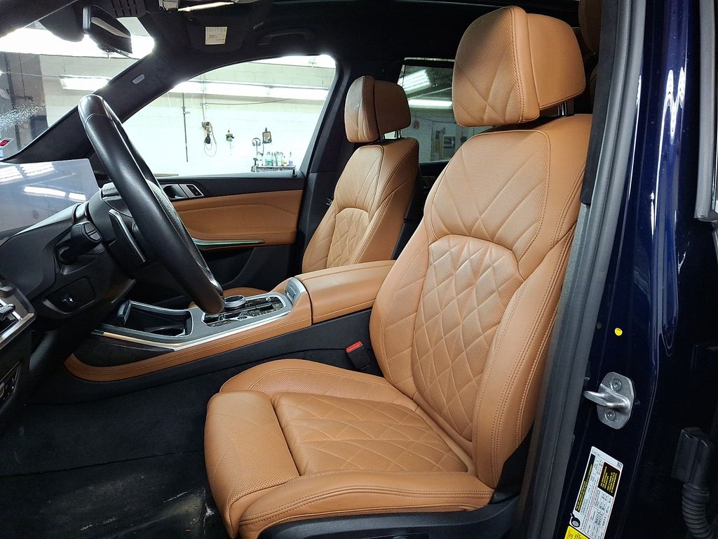 Thumbnail: 2023 BMW X7 - 7