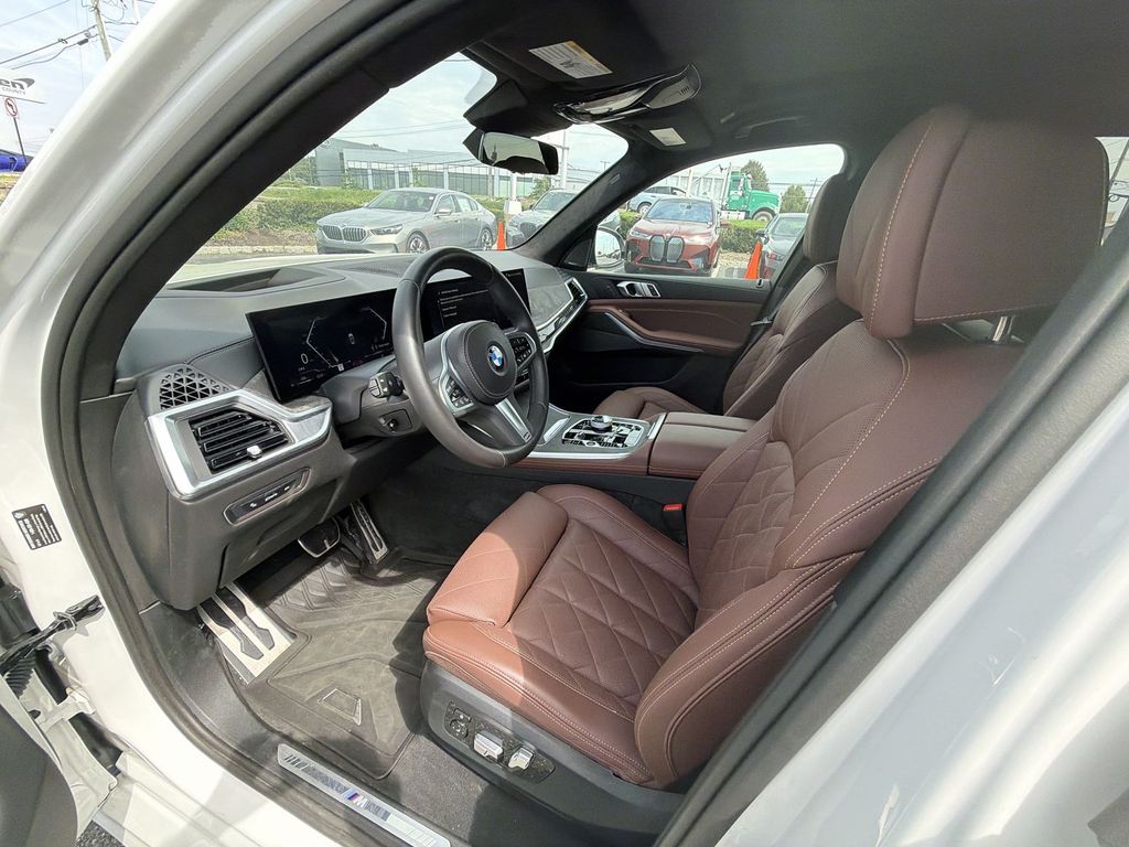 Thumbnail: 2024 BMW X7 - 11