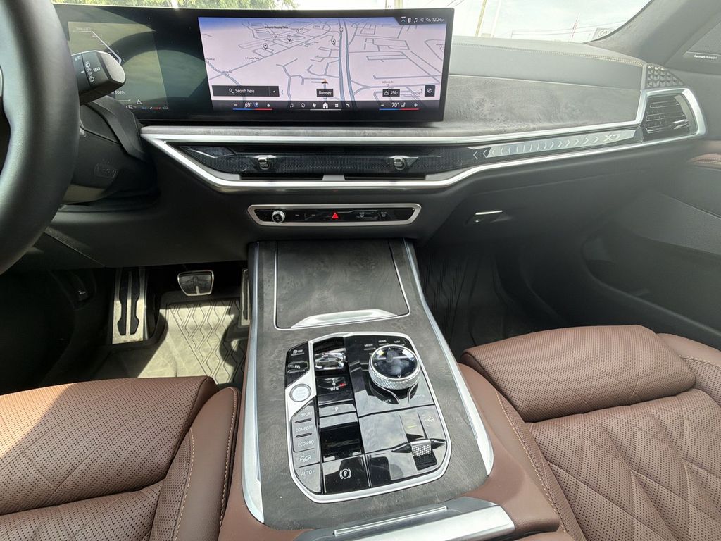 Thumbnail: 2024 BMW X7 - 14