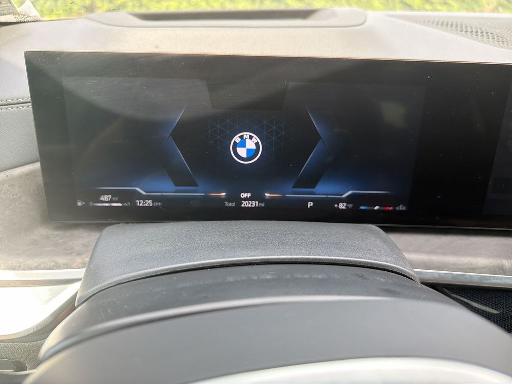 Thumbnail: 2024 BMW X7 - 15