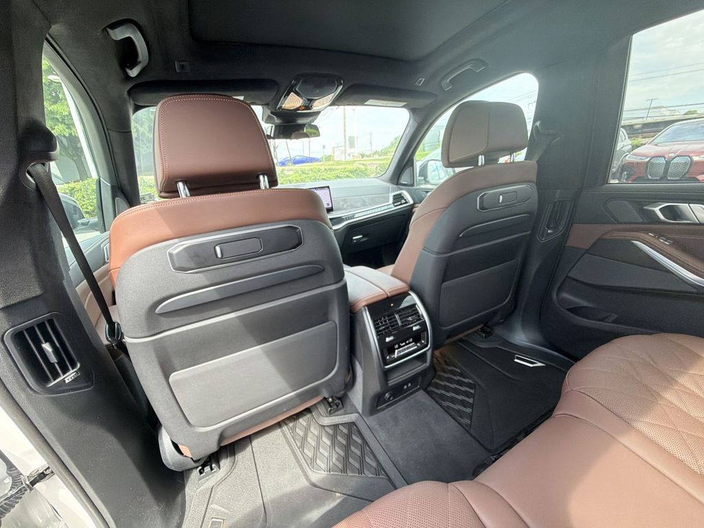 Thumbnail: 2024 BMW X7 - 13