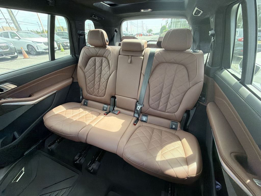 Thumbnail: 2024 BMW X7 - 27