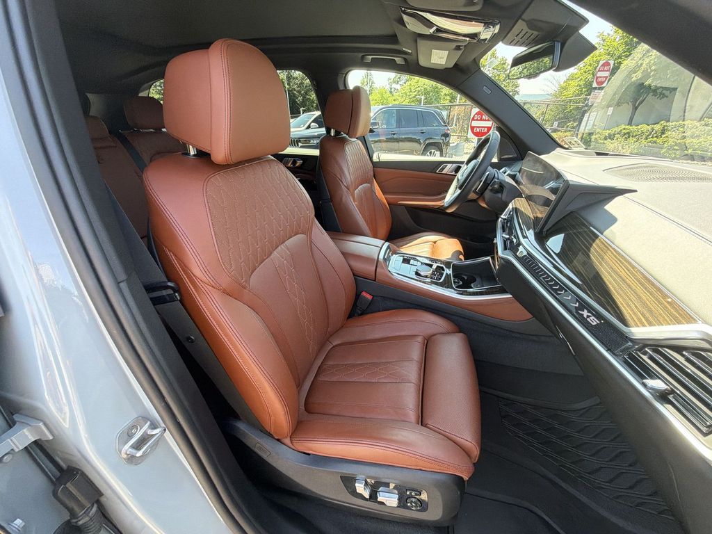 Thumbnail: 2024 BMW X5 - 12
