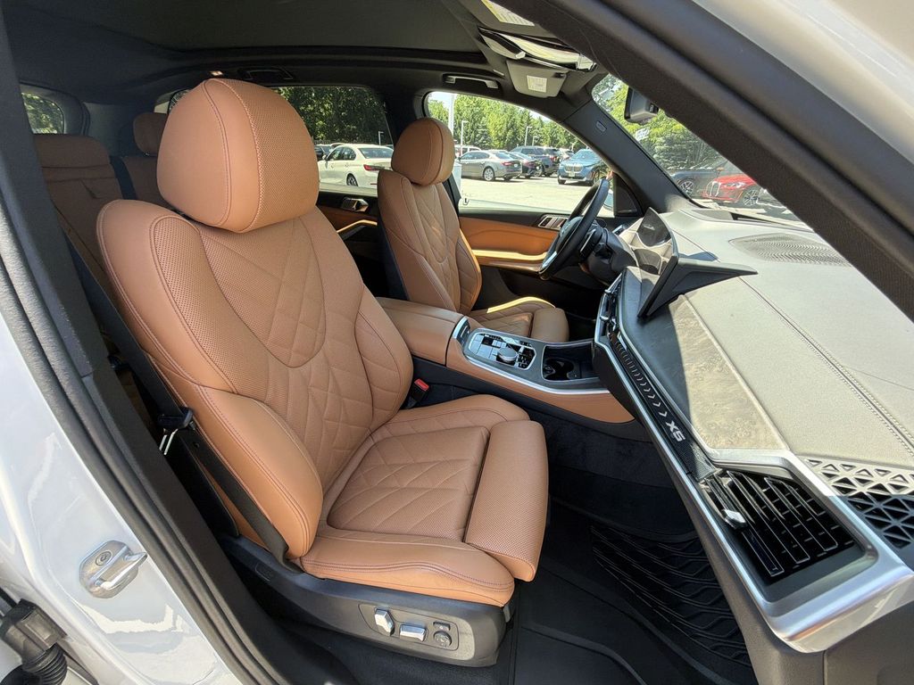 Thumbnail: 2024 BMW X5 - 29