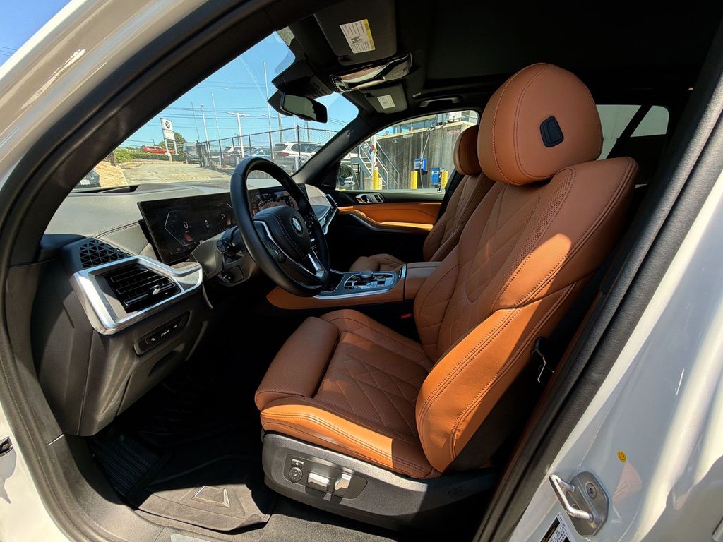 Thumbnail: 2024 BMW X5 - 11